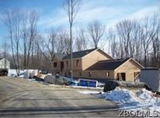2470 Stone Creek Cir, Zanesville, OH 43701