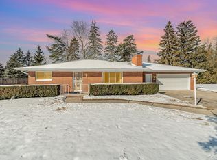 2711 Lochmoor Pl, Saginaw, MI 48603