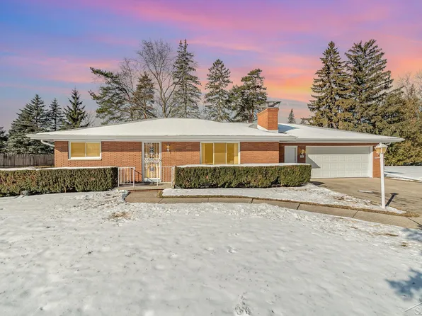 2711 Lochmoor Pl, Saginaw, MI 48603