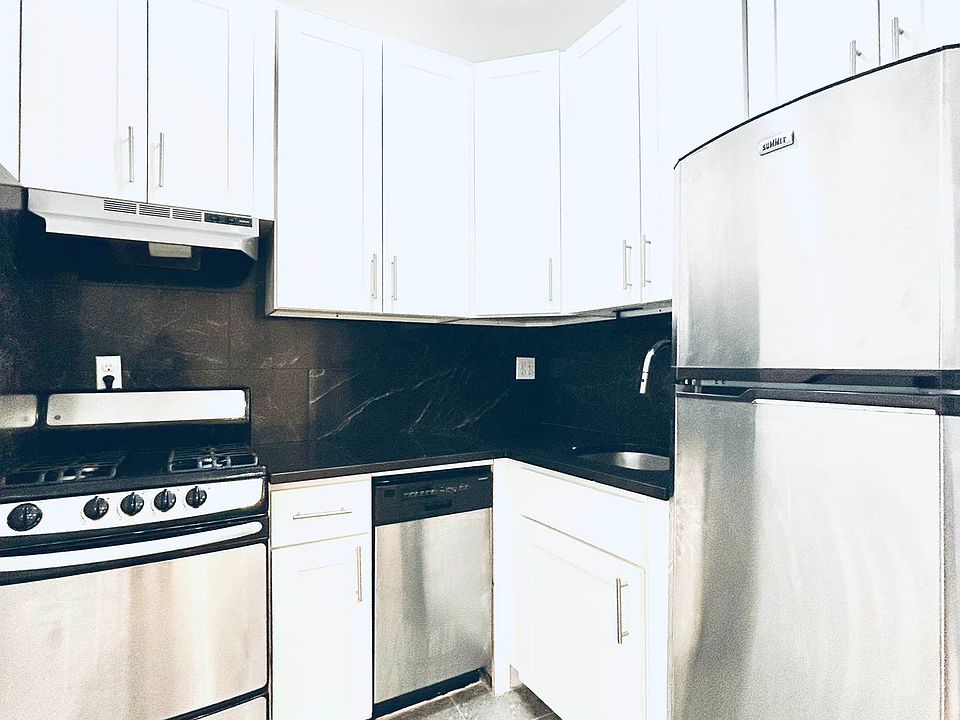 1st image of 11 Maiden Ln APT 14A