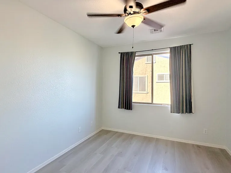 1289 E Iris Dr — Photo 28