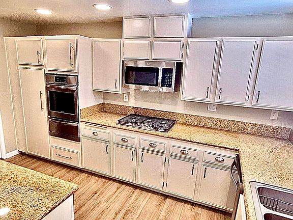 3rd image of 11908 Montana Ave APT 204