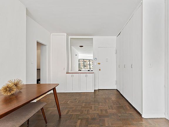 5th image of 360 E 72nd St APT A1200