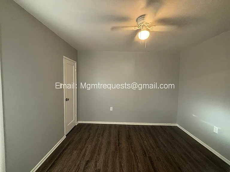 320 E 11th St #1/2 — Photo 5