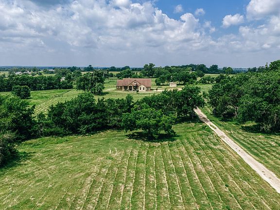 2nd image of 1813 Cemetery Rd