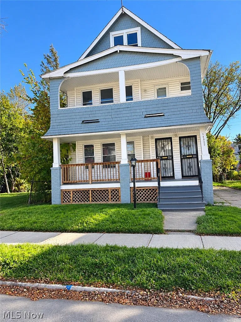 2 bed, 1.0 bath, 1027 sqft, $980 — Photo 1