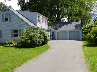 93 Iroquois Rd, West Hartford, CT 06117