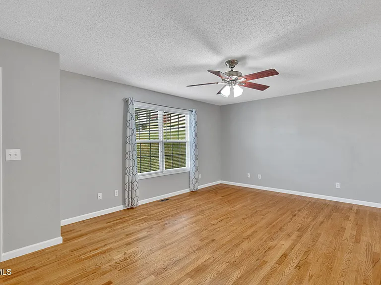 1125 Faye St — Photo 31