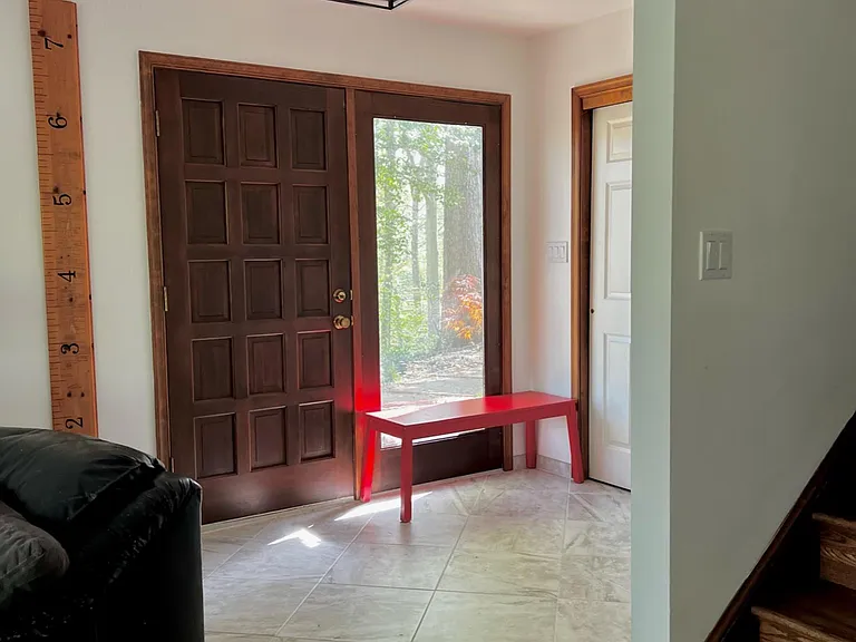 1505 Stoneleigh Ct — Photo 2