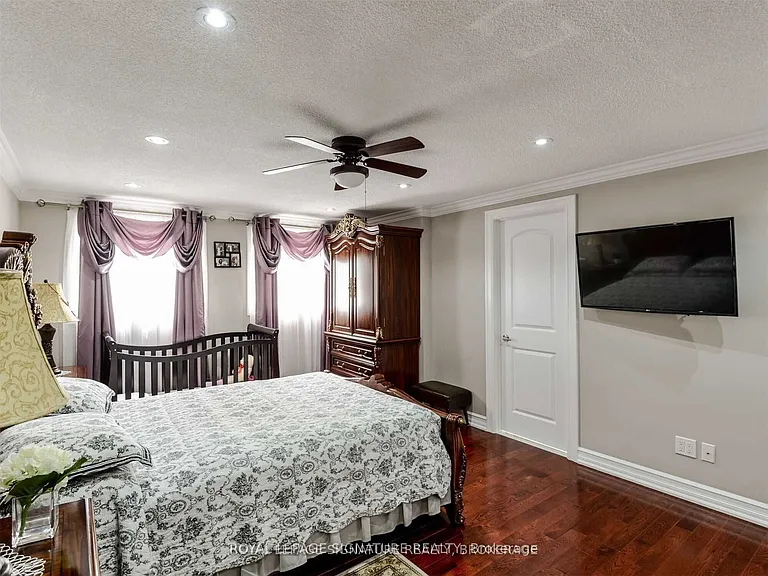 6222 Fullerton Cres — Photo 21