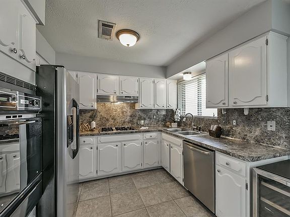 5th image of 3211 Flamborough Dr