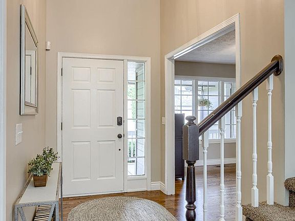 3rd image of 303 Castle Pine Dr