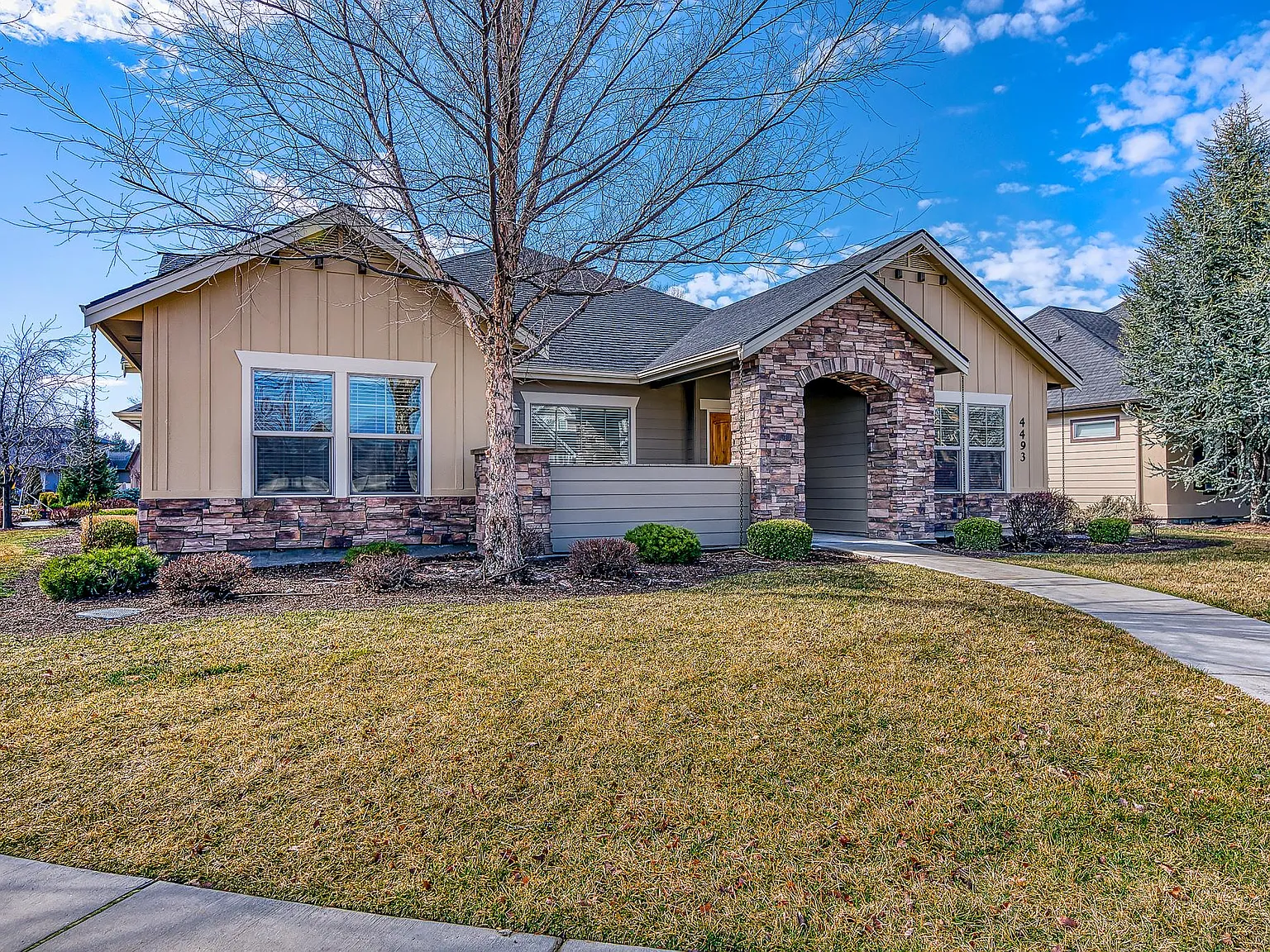 4 bed, 2.5 bath, 2687 sqft, $3,650 — Photo 2