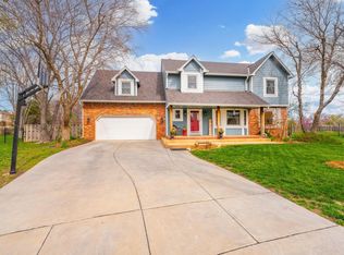 8232 E Greenbriar Ct, Wichita, KS 67226