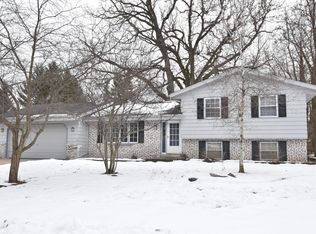 7919 W Bur Oak Dr, Franklin, WI 53132