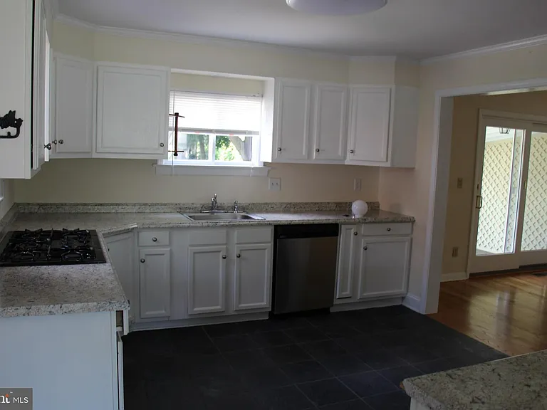 420 N Washington St — Photo 9
