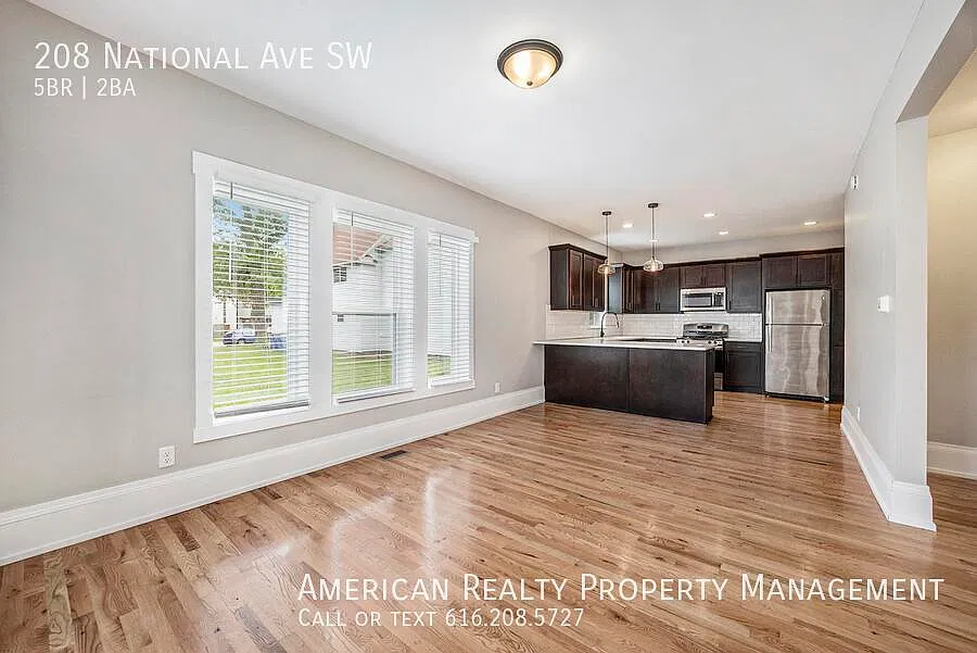 5 bed, 1608 sqft, $3,350 — Photo 2