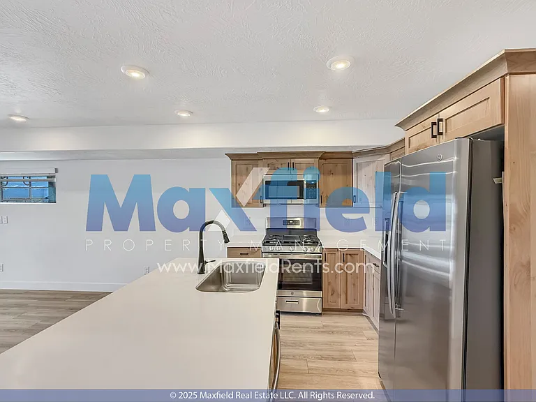 1376 Meadow Ln — Photo 9