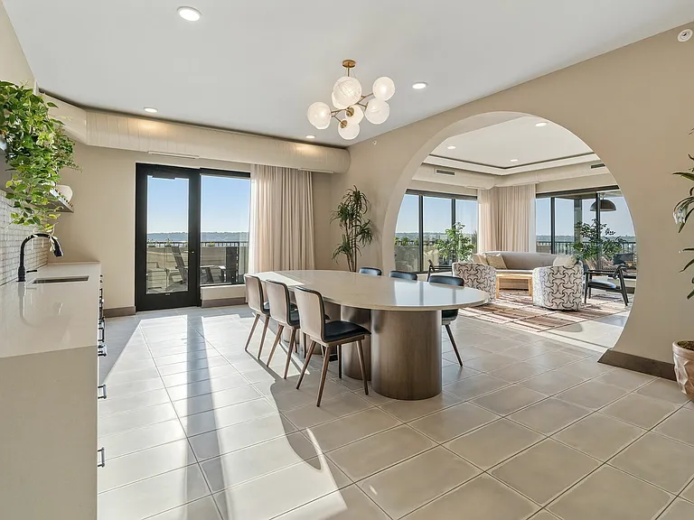 22-web-or-mls-470 Lexington Pkwy-22