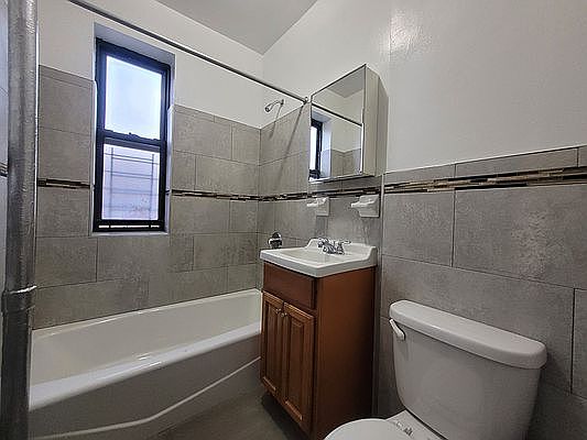 5th image of 2301 Creston Ave APT 4G