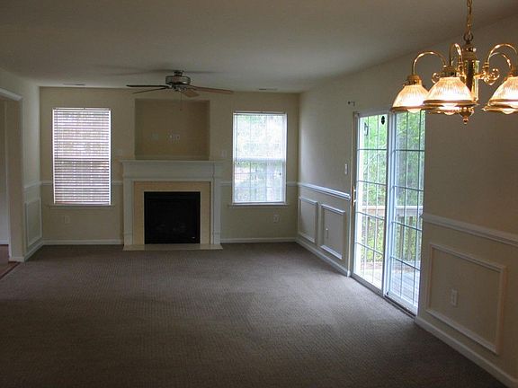 Family Room w/Fireplace