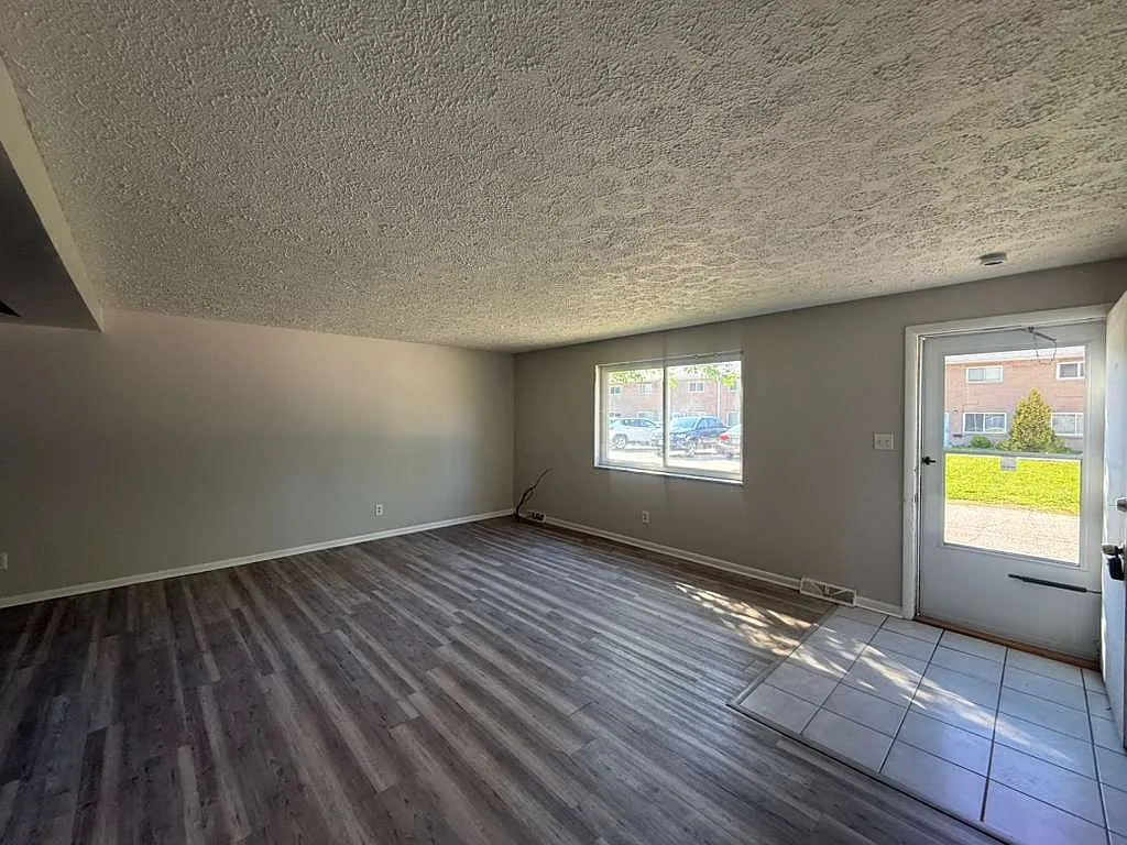 3 bed, 1.5 bath, 1360 sqft, $1,500 — Photo 4