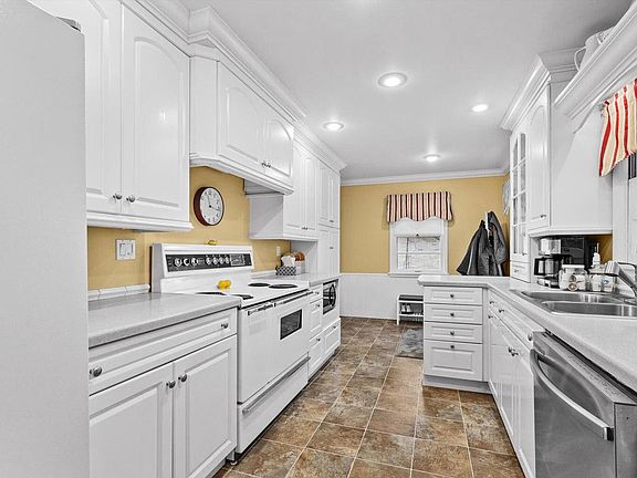 2nd image of 1616 Ahrens STREET