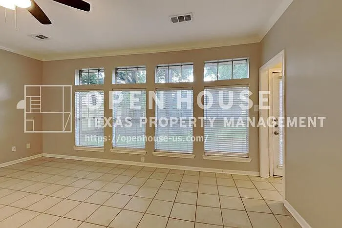7711 Thorncreek Way — Photo 4
