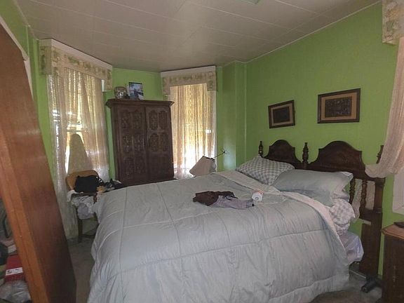 2nd image of 5028 Ludlow St