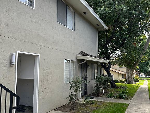 4th image of 910 Gilchrist Walkway APT 2
