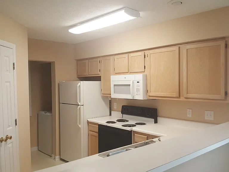 589 Blue River Ct #4G — Photo 2