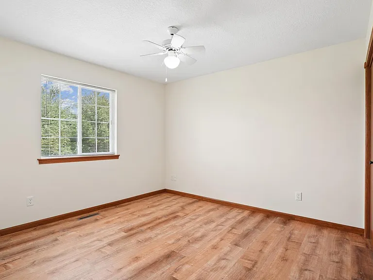 861 Jane St — Photo 21
