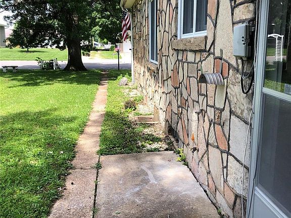5th image of 406 S 5th St