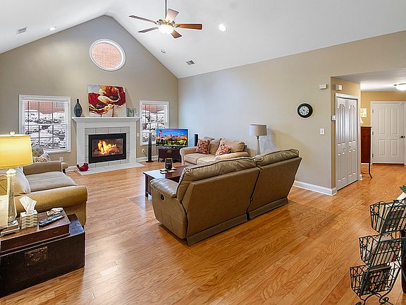 4th image of 6063 Round Hill Ln