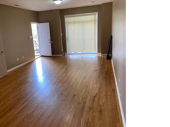 3rd image of 2119 W Gladys Ave #2