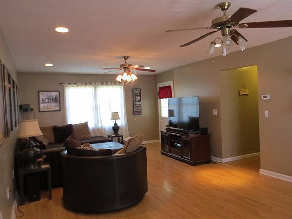 3rd image of 132 Bristol Ln