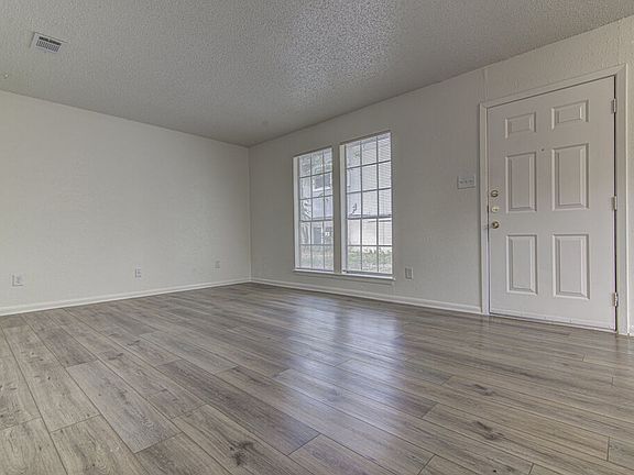 4th image of 404 W Dittmar Rd #A