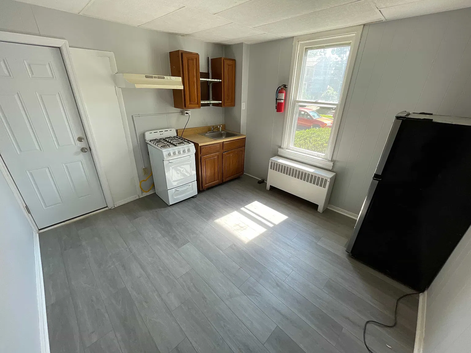 Studio, $995 — Photo 2