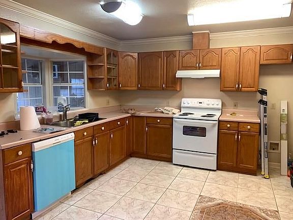 4th image of 5126 Karenbeth Dr