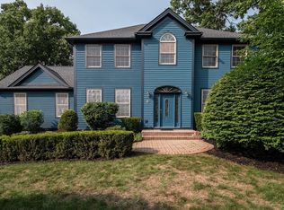 23 Summerfield Rd, Amherst, MA 01002