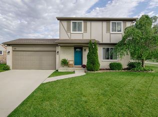 8650 Brougham Dr, Sterling Heights, MI 48312