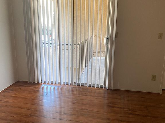 4th image of 328 N Kenwood St #4