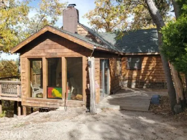 33668 Angeles Dr, Green Valley Lake, CA 92341