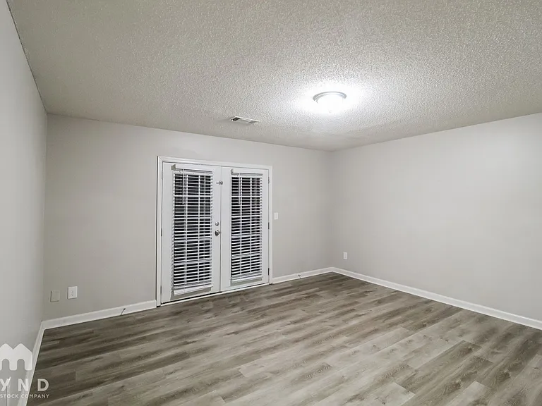 5838 Waggoner Ct — Photo 4