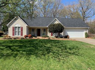705 Oakwood Forest Ln, Kernersville, NC 27284