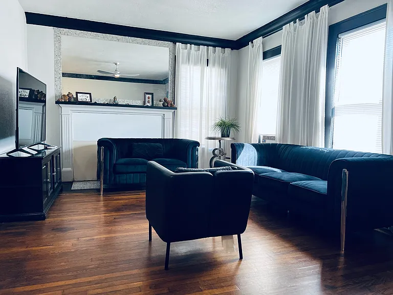 1910 Blodgett St #2B — Photo 2
