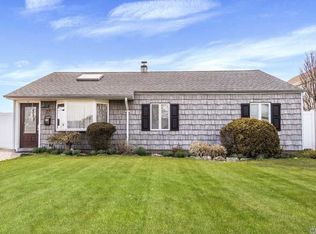 22 Kunen Ave, Bethpage, NY 11714