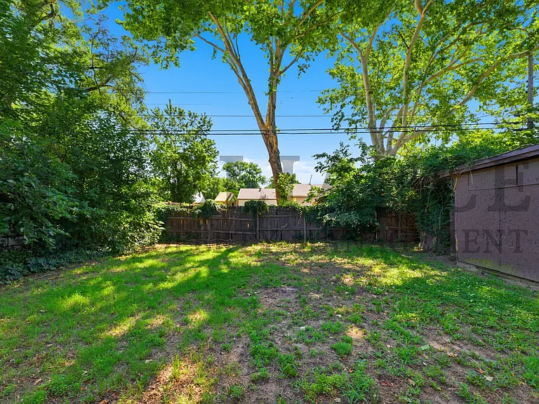 4546 S Osage St — Photo 7