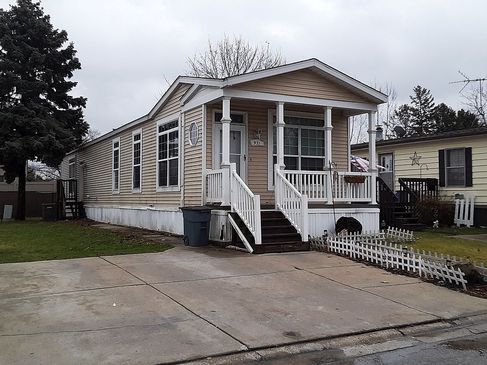 2nd image of 931 Victory Ln