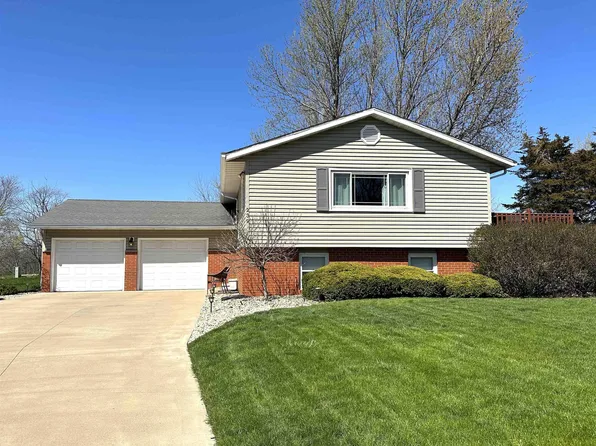 239 Westview Dr, Knoxville, IL 61448